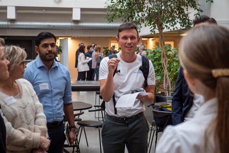 139 behov var i fokus, da Behovsfabrikken holdt første virksomhedsbazar